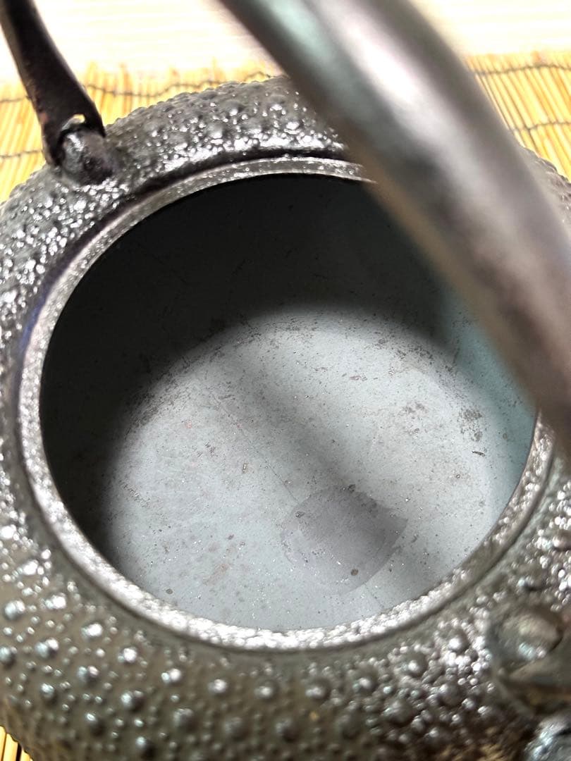 新品、未使用品　南部岩鋳造　１０型　姥口亀甲　南部鉄瓶　南部鉄器　鉄瓶