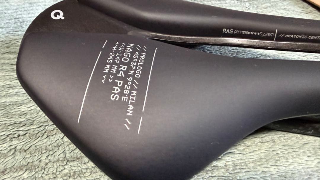 【新品に近い】prologo サドル NAGO R4 PAS NACK 147