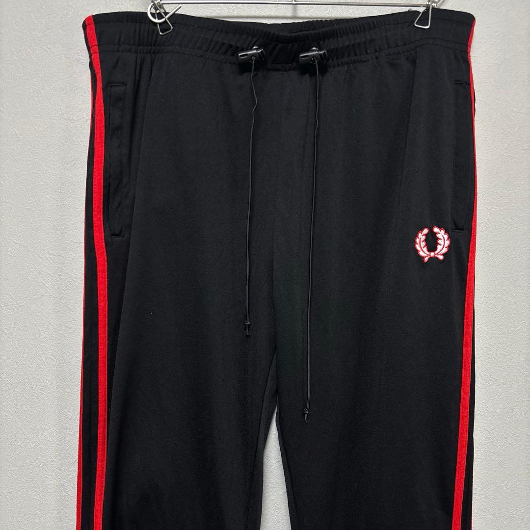 FRED PERRY フレッドペリー ジャージ パンツズボン M 黒 ブラック赤