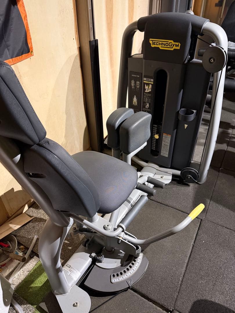 皆様のお役に立てればさま専用 テクノジム　アダクションマシン