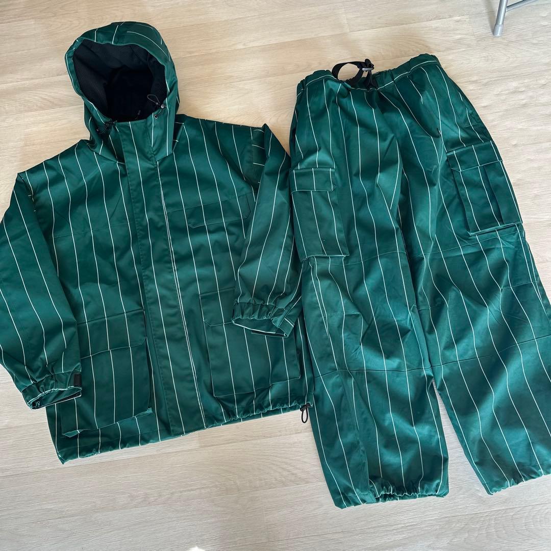 スノーボードウェアー　Sサイズ　美品