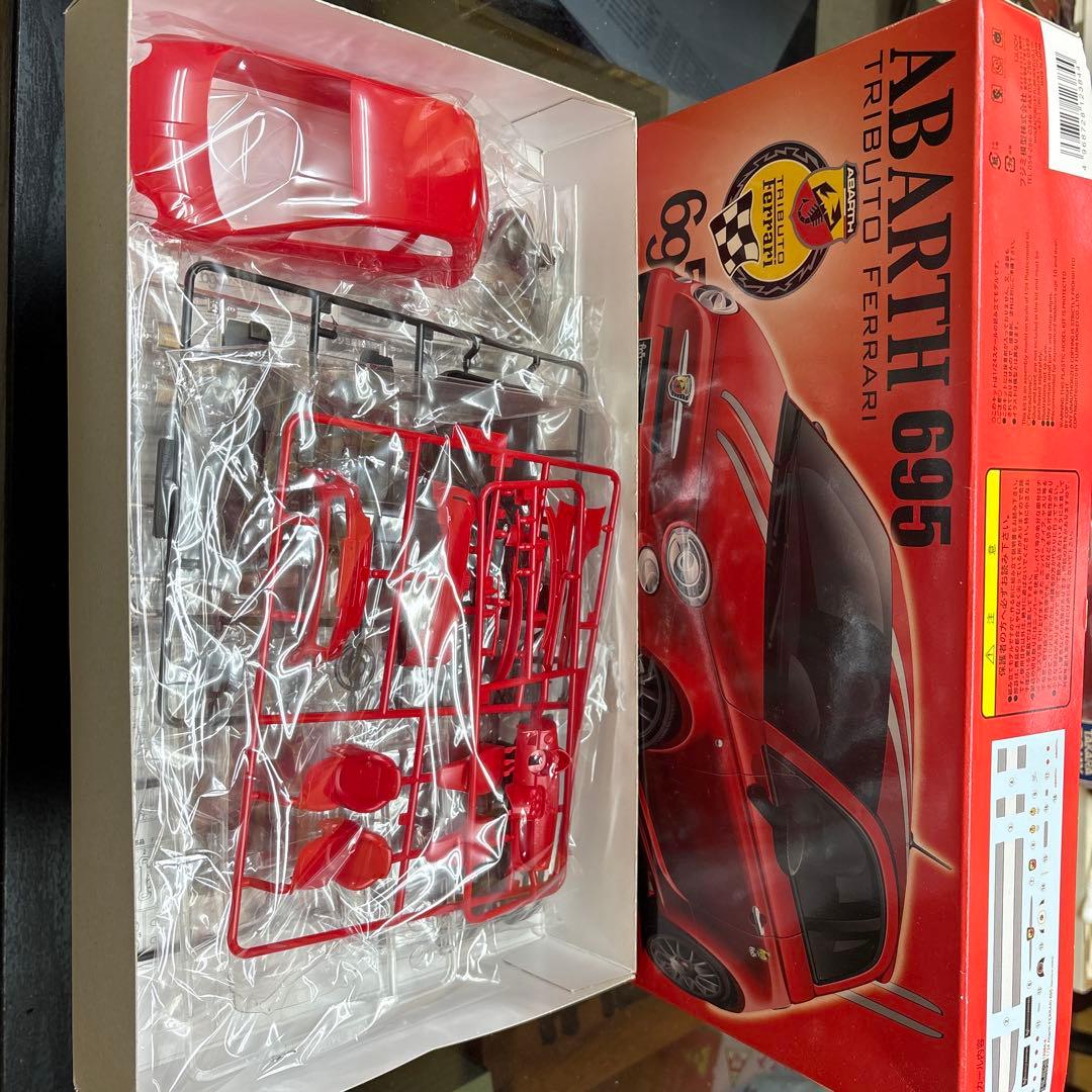自動車 ABARTH 695 TRIBUTO FERRARI & esseesse