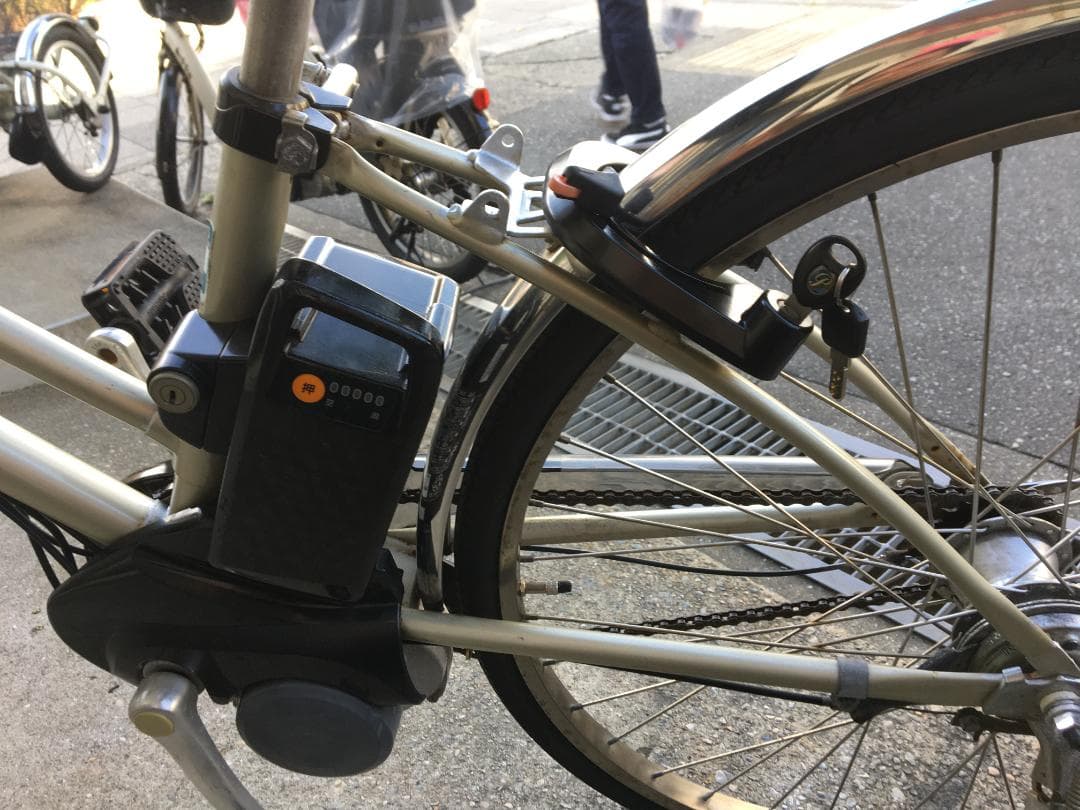 地域限定送料無料　ビビ　シティ　内装5段変速　チタンシルバー　神戸市　電動自転車