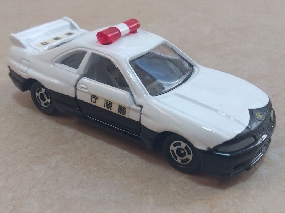 トミカ 古い 黄色のスポーツカー おまけのパトカー付き ※最低の値下げ価格です。