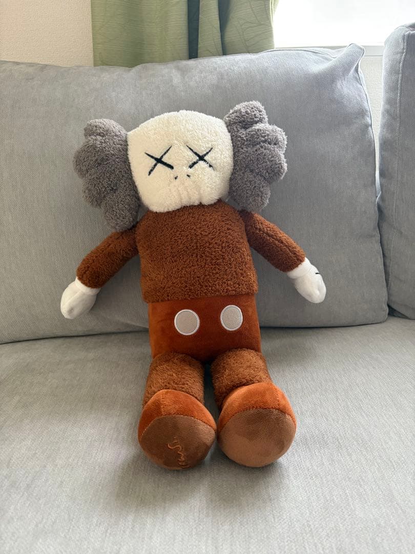 KAWS ぬいぐるみ