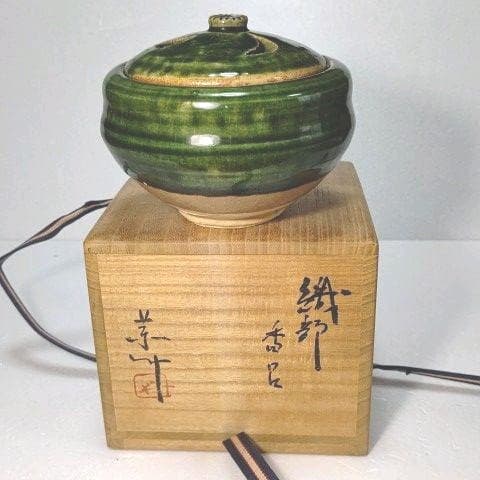 茶道具　香呂 (織部) 藤原 一門