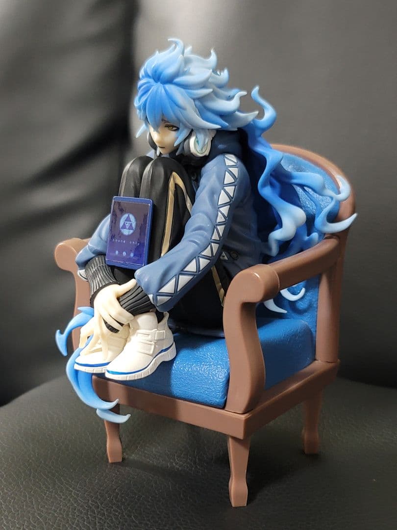 ツイステ　イデアシュラウド　フィギュア
