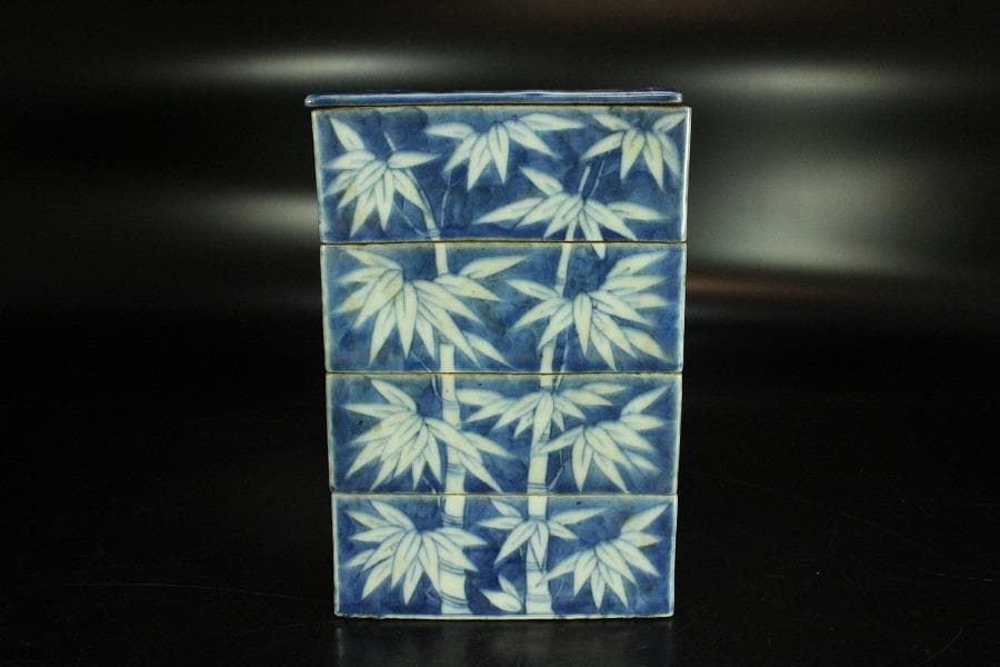 中国美術 青花 白抜 笹紋 段重 高18.5cm 清(K-LC670)