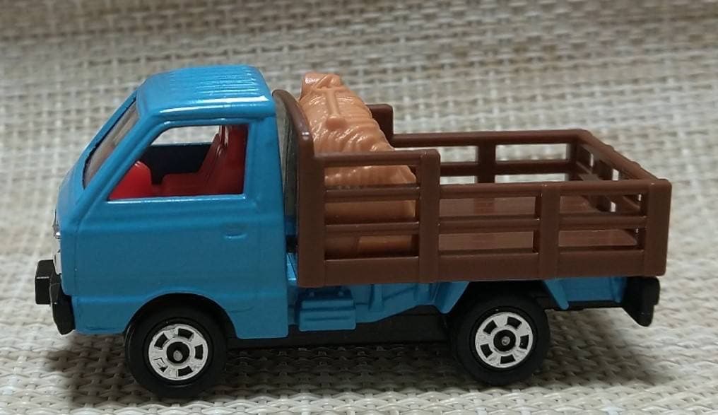 トミカ赤箱39-3 スズキキャリィ家畜運搬車 日本製 当時物