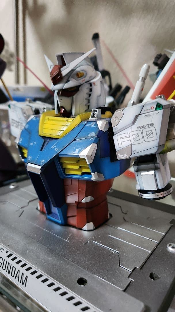 ガンプラ　横浜実物大ガンダム胸像モデル　全塗装