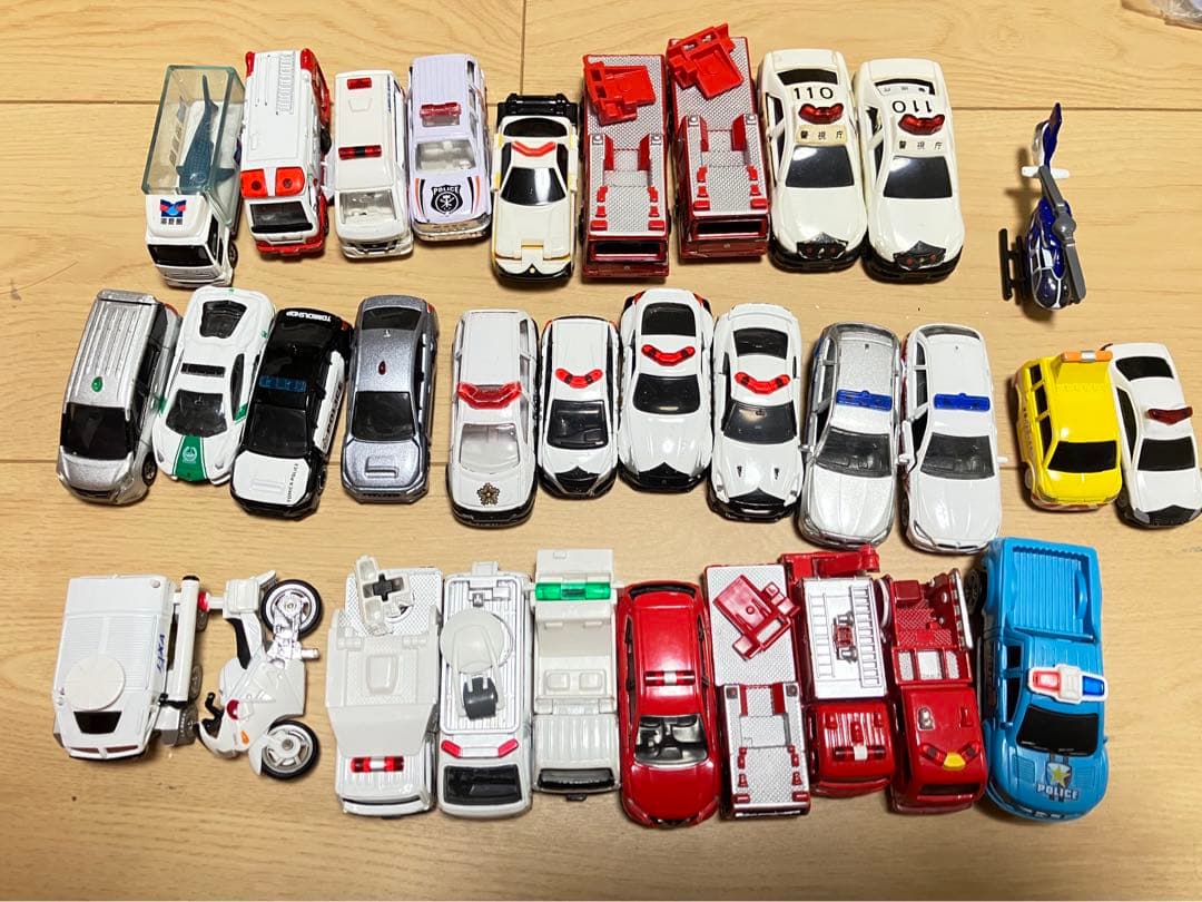 トミカ 等ミニカー 約32台セット　パトカー消防車匿名発送