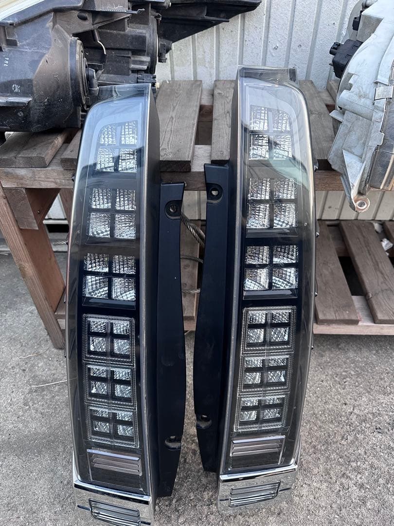 トヨタ　80 ヴォクシー　テールランプ　右左セット