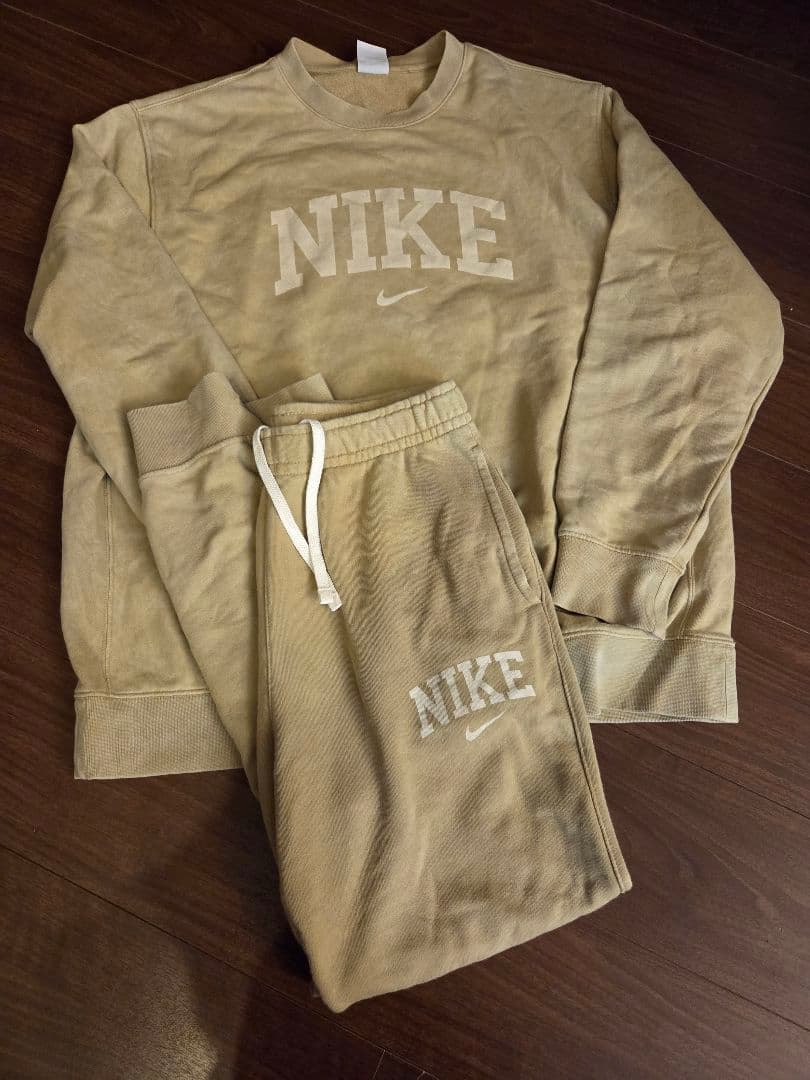 NIKE　ナイキ　ベージュ スウェット　セットアップ　トレーナー