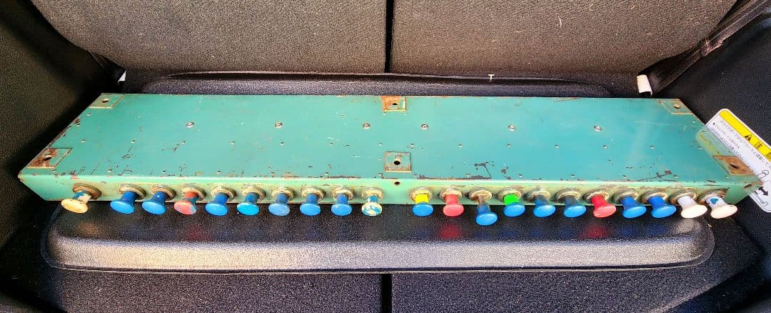 旧国鉄 101系　押しスイッチ 　鉄道部品