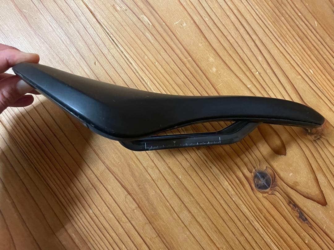 fizikフィジーク TEMPO ALIANTE R1カーボンレール 145mm