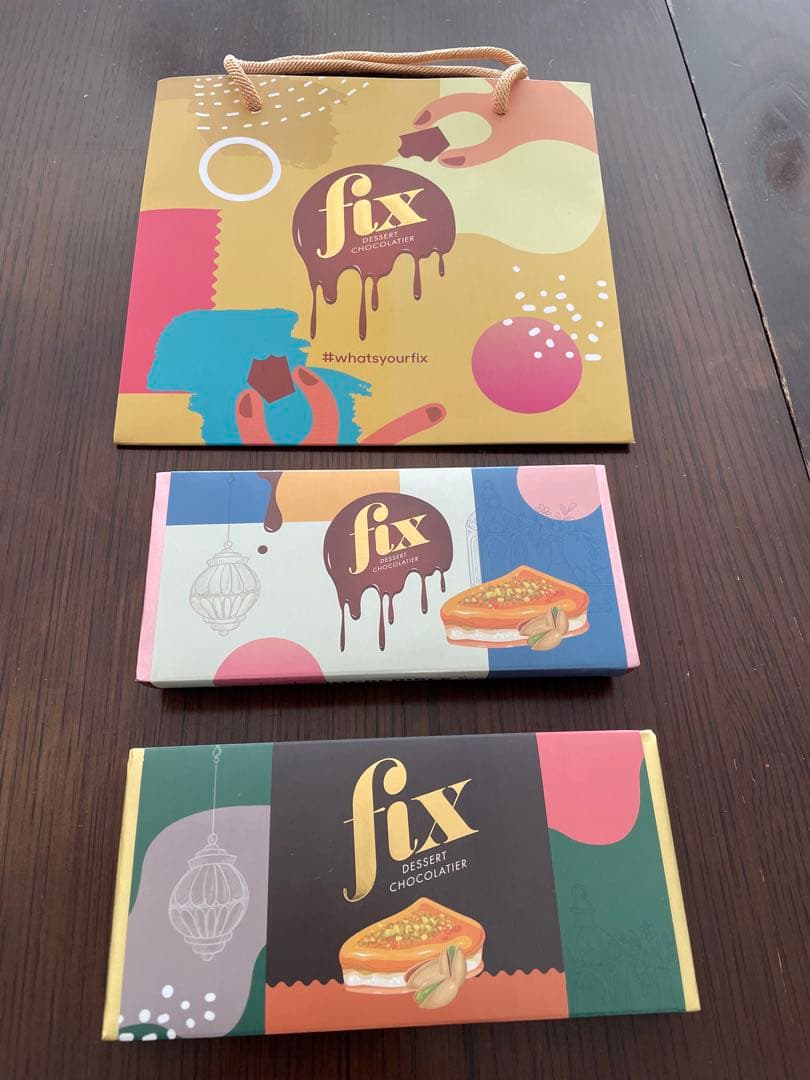 値下げ2枚セットFixドバイミルク&ダークチョコ 純正バッグ付 ドバイ空港で購入
