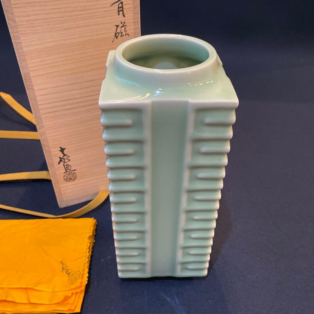 「平戸焼」青磁【横石 嘉助】(造)の『算木 花入』共箱　※美品　花器　花入　花瓶