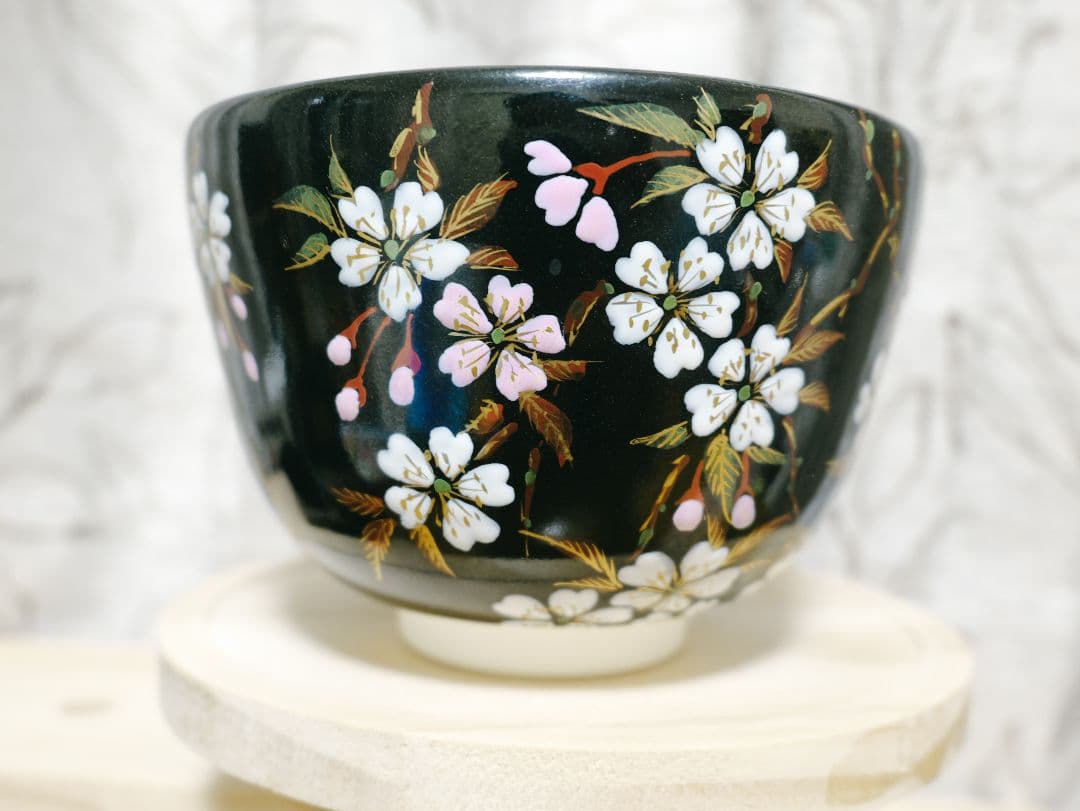 花柄の黒い茶碗 matcha bowl