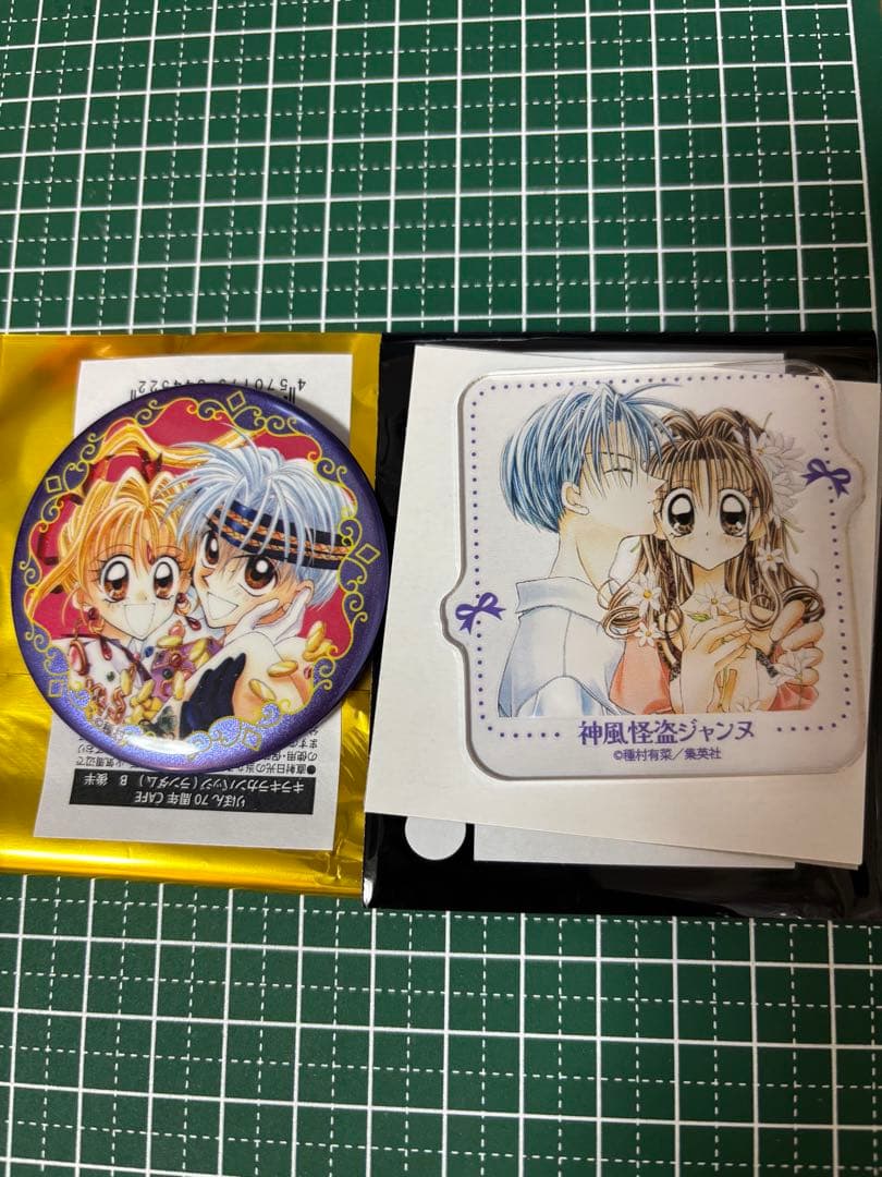 りぼんカフェ 70周年記念カフェアクリルステッカー　缶バッジ　神風怪盗ジャンヌ
