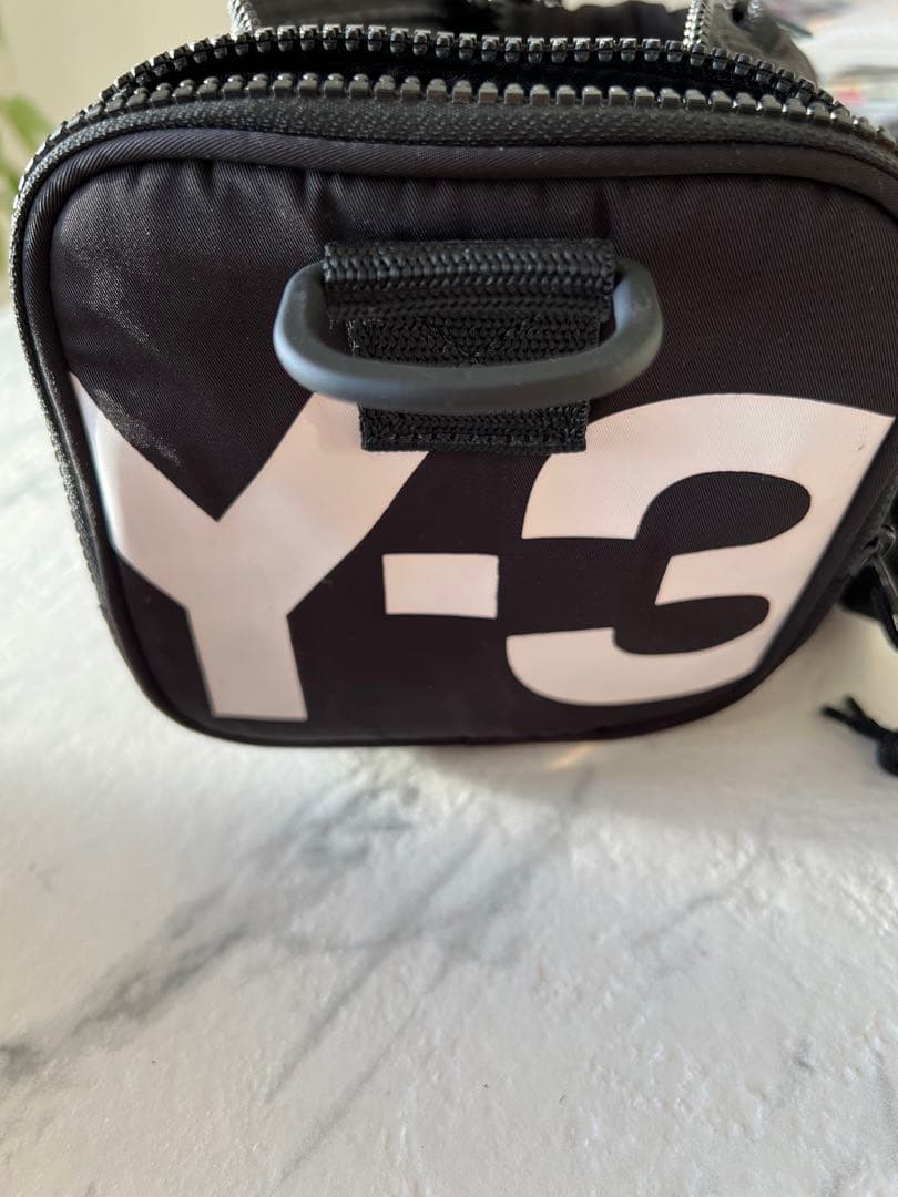 Y-3のラウンドバック