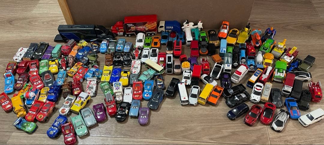 トミカ　カーズ　トーマス　100台以上まとめ売り　（廃盤レア含む）