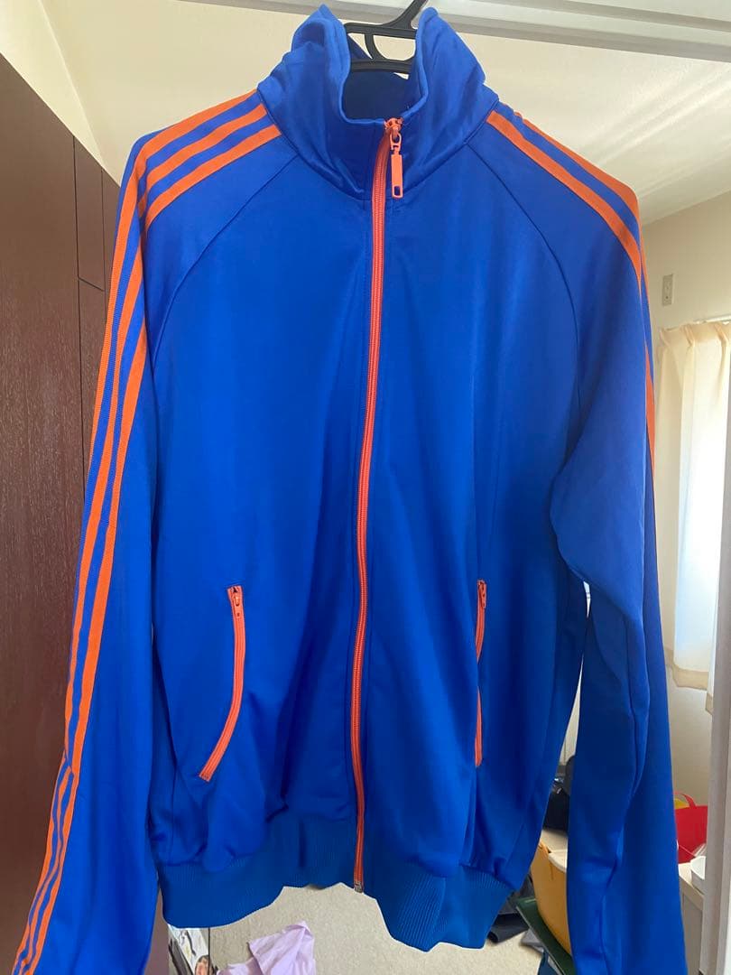 adidas　トラックジャケット