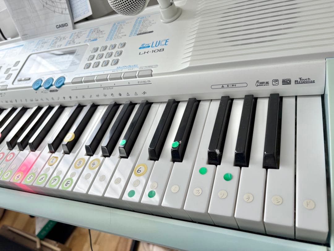 CASIO カシオ　光ナビゲーションキーボード　LK-108 かわいい電子ピアノ