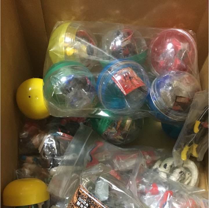 仮面ライダーやウルトラマンなどのフィギュア