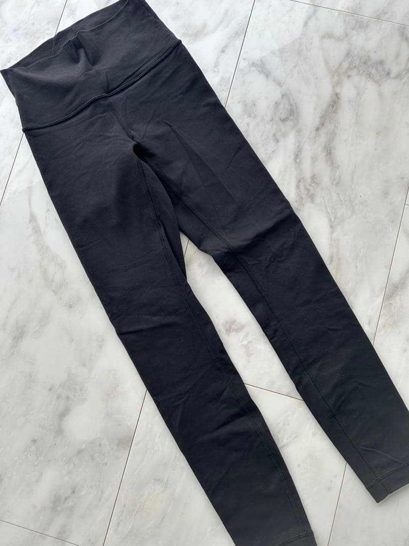 Lululemon ハイウエスト黒レギンス