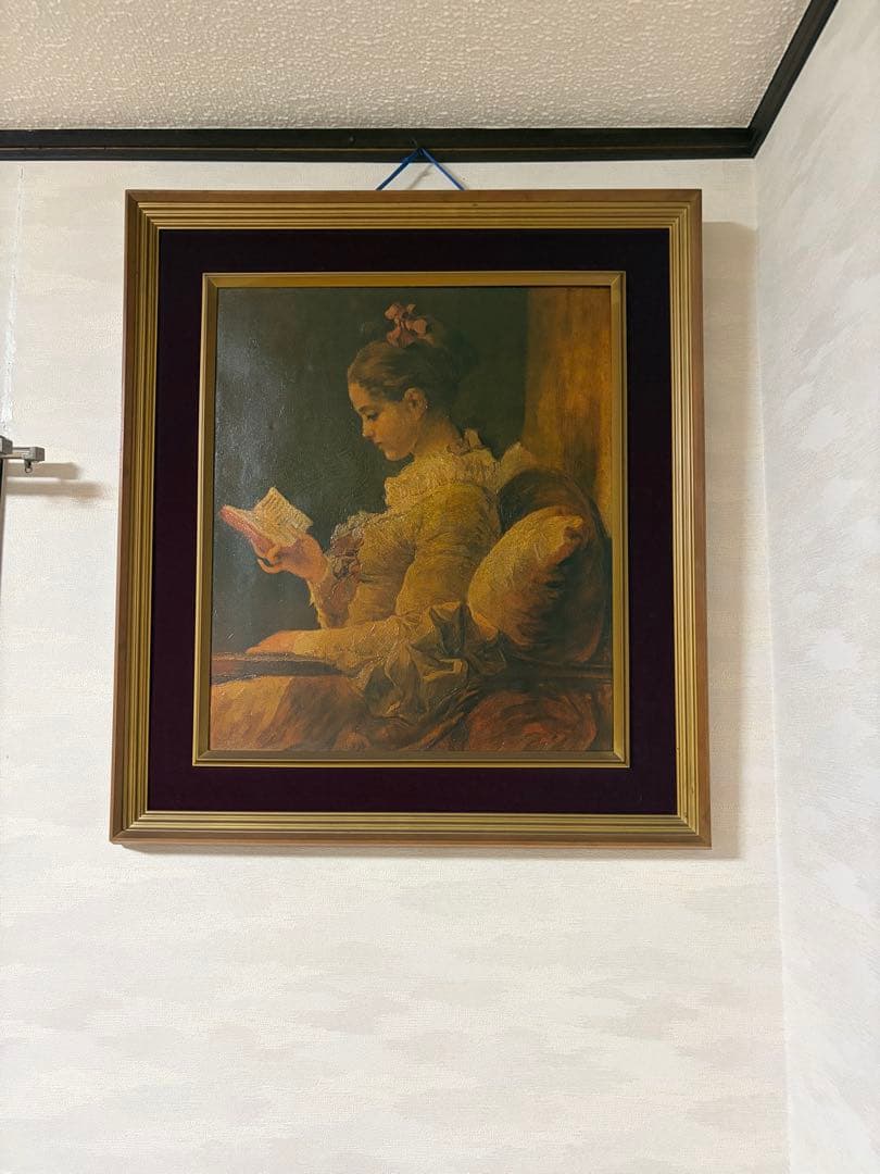 読書する女性の絵画