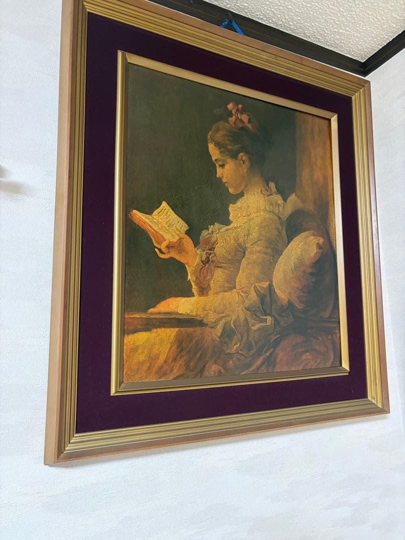 読書する女性の絵画