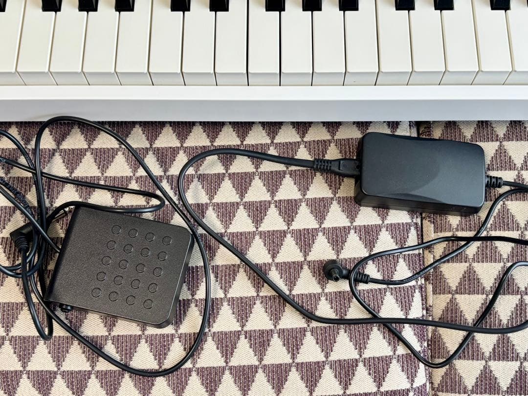 美品　カシオ　px-s1100 ホワイト　電子ピアノ　88鍵盤　ペダル