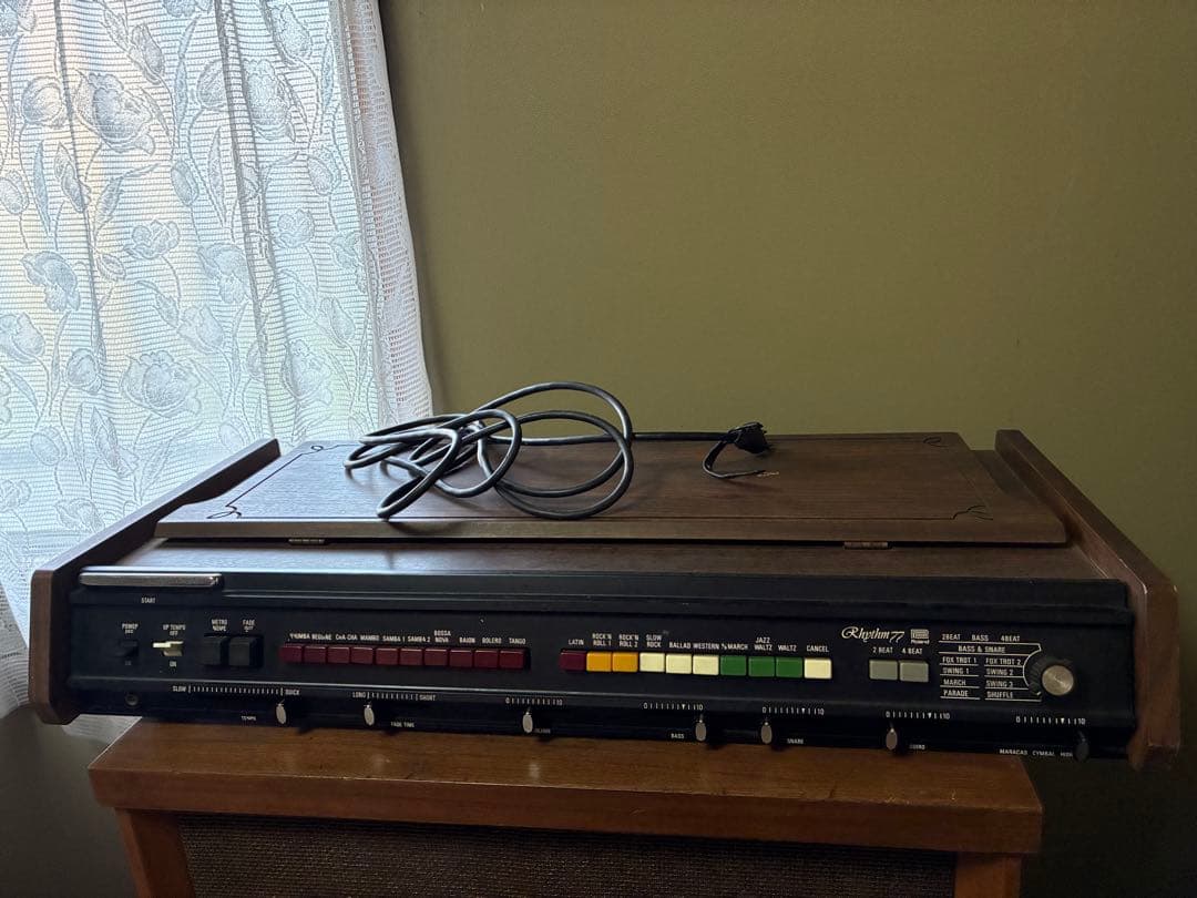 Roland TR-77 ドラムマシン