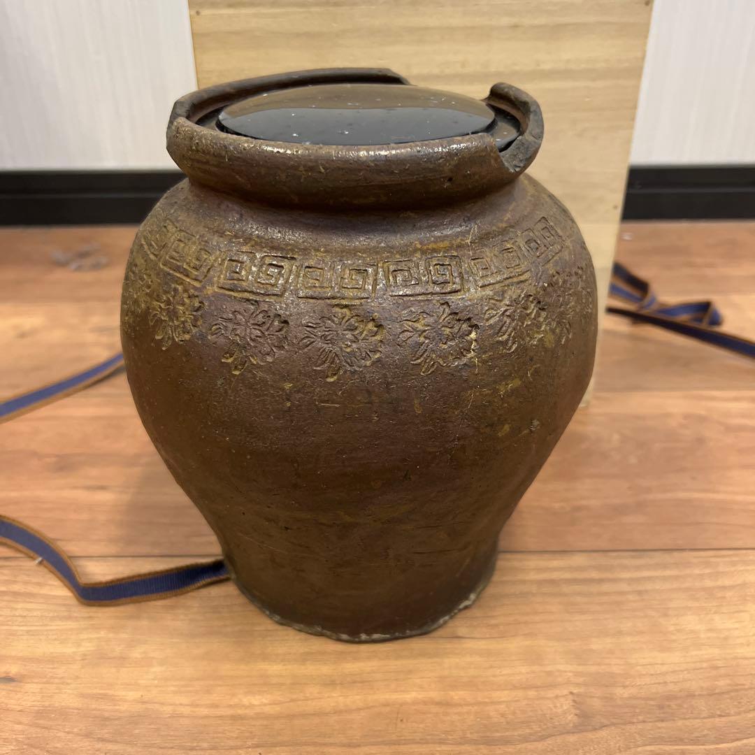 陶製花模様壺 木箱付き
