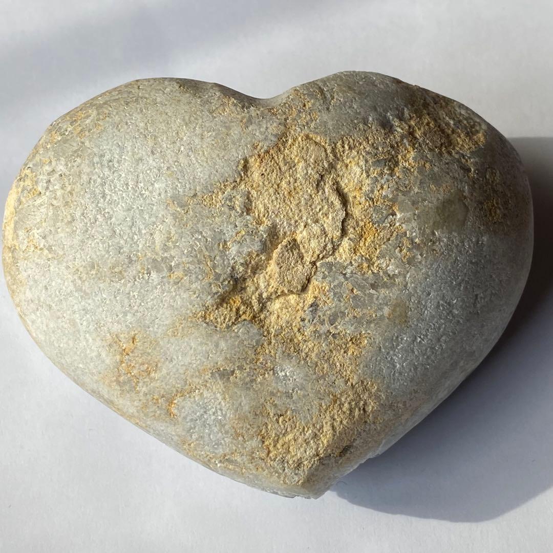 セレスタイト　綺麗なハート型　マダガスカル産 水晶