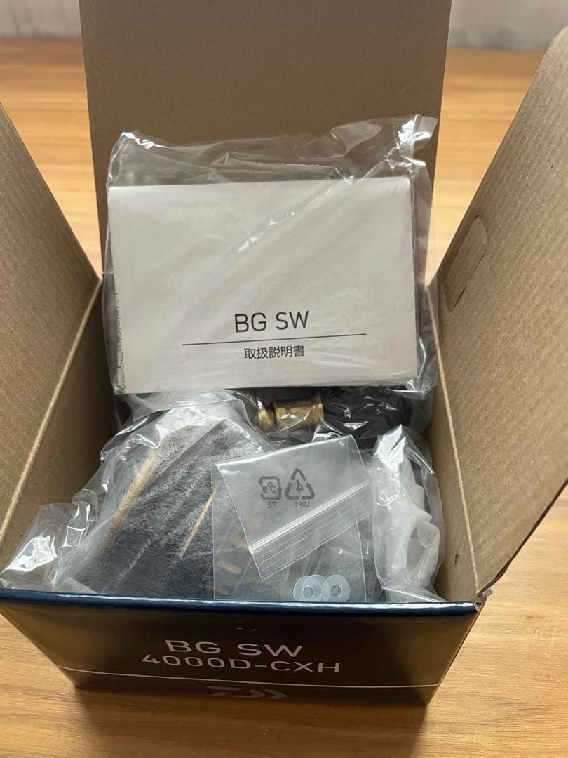 さ*ら様 【美品】ダイワ　BG SW 4000D-CXH ベスト用ポーチ付き