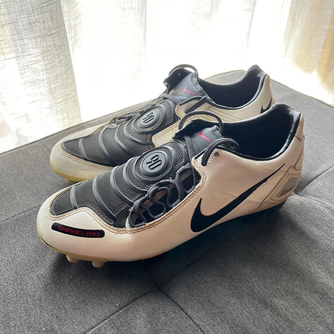 NIKE トータル90ストライク