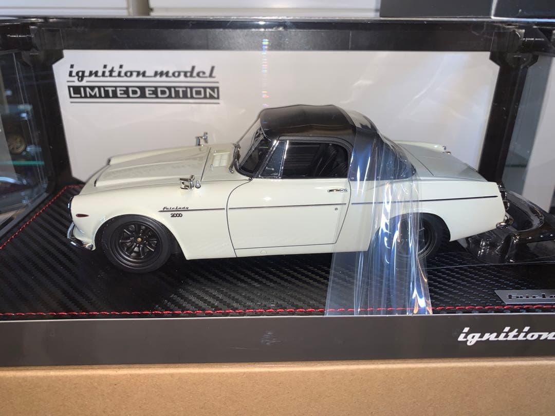 イグニッションモデル 1/18 ダットサンフェアレディ2000(エンジン付き)