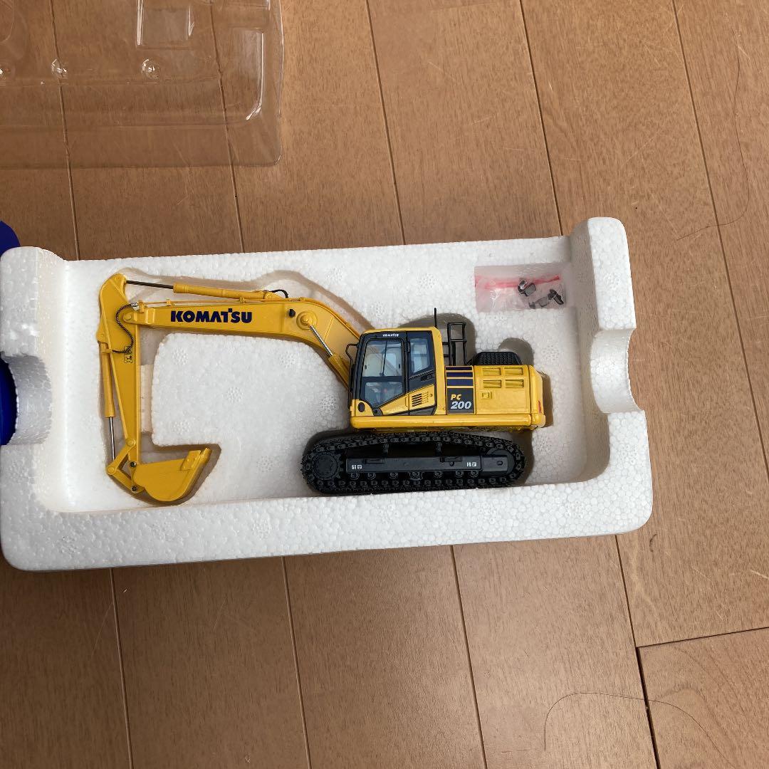 コマツPC200