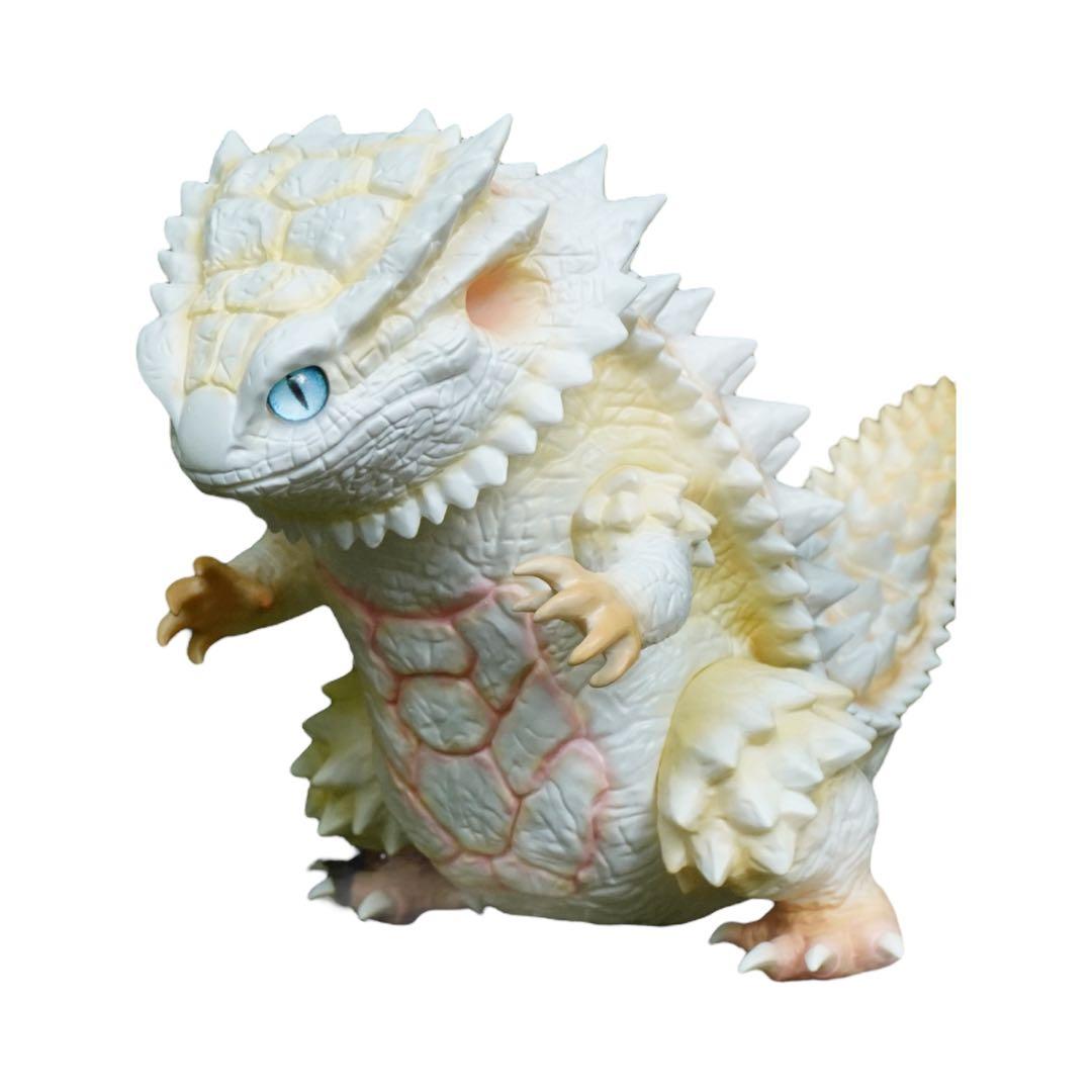 フトアゴ怪獣　ムーンホワイト　モンスター　可動　ソフビ　フィギュア　アートトイ