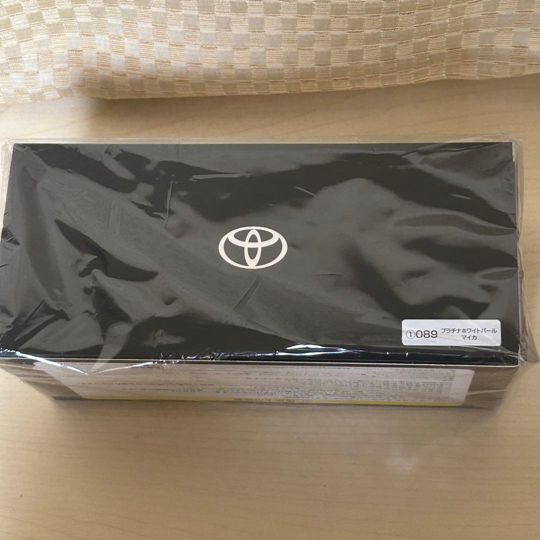 COROLLA CROSS ミニカー 1/30スケール ダイキャスト製