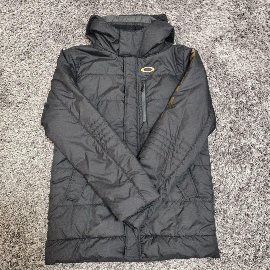 新品、未使用　Oakley フード付きブラックジャケット　中綿