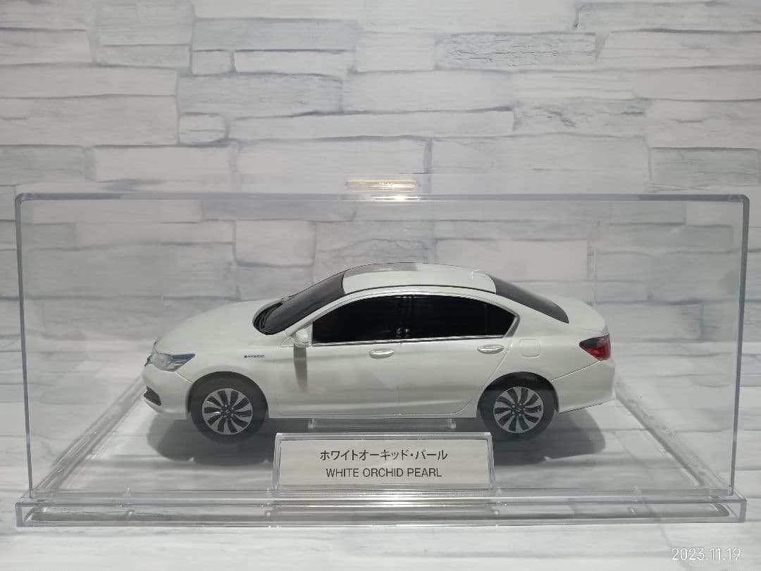 1/24 ホンダ　カラーサンプル　ミニカー　アコードハイブリッド　ホワイト