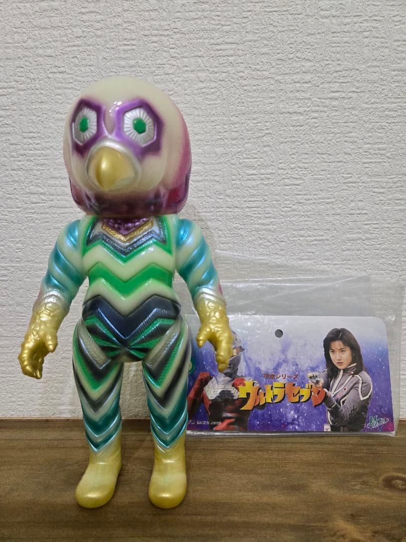 M1号 ガッツ星人 蓄光成型 GID ソフビ