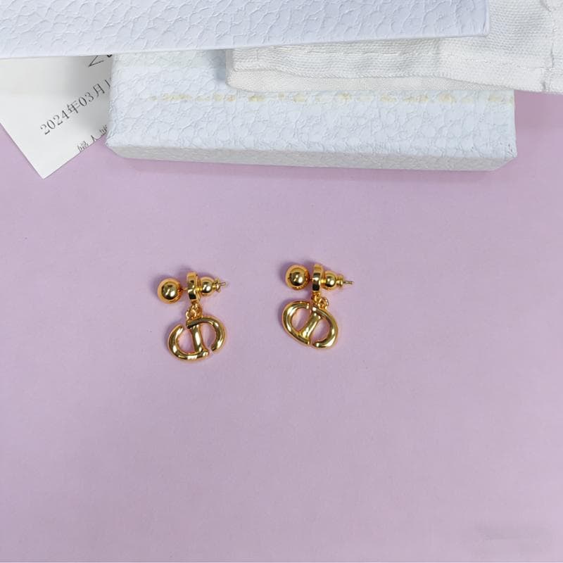 Dior ゴールド CDロゴが可愛い トライバルピアス 美品