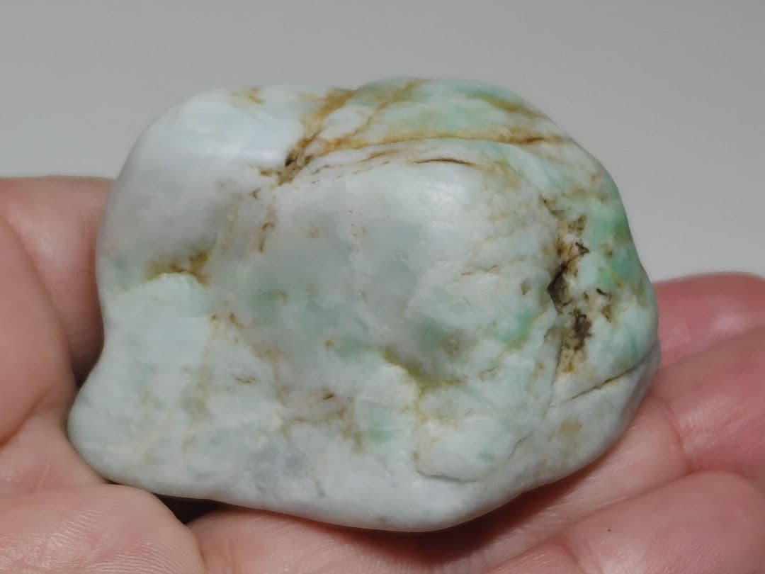 白緑 136g 翡翠 ヒスイ 原石 鑑賞石 自然石 誕生石 鉱物 鉱石 水石