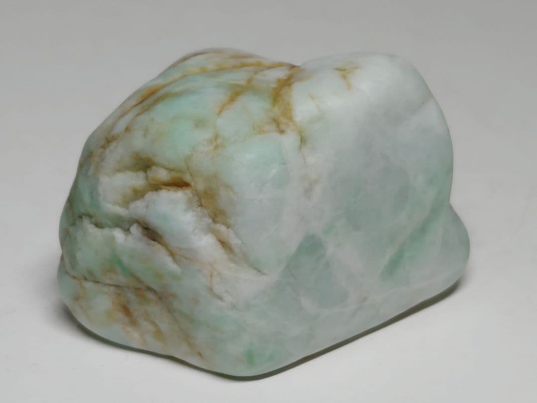 白緑 136g 翡翠 ヒスイ 原石 鑑賞石 自然石 誕生石 鉱物 鉱石 水石