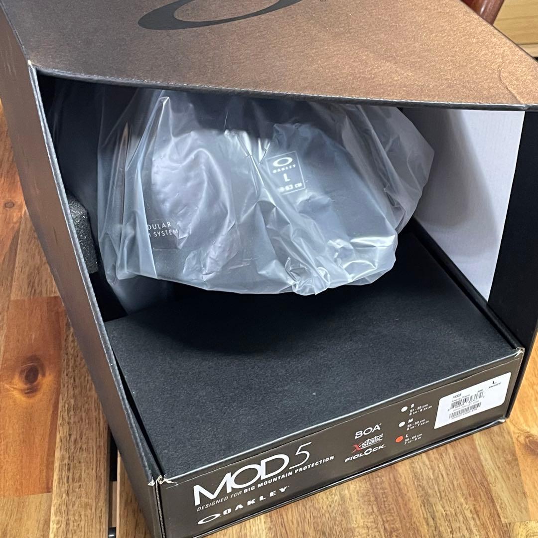【新品・未使用】OAKLEY オークリー　MOD5 ヘルメット　Lサイズ