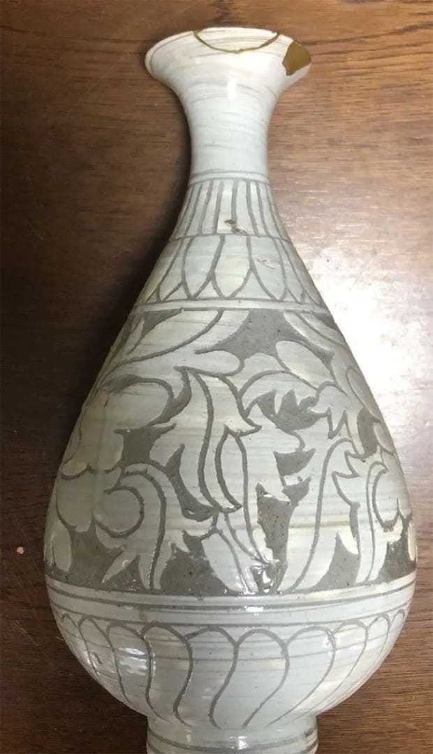 粉青沙牡丹文瓶（縁口金継）李朝写し