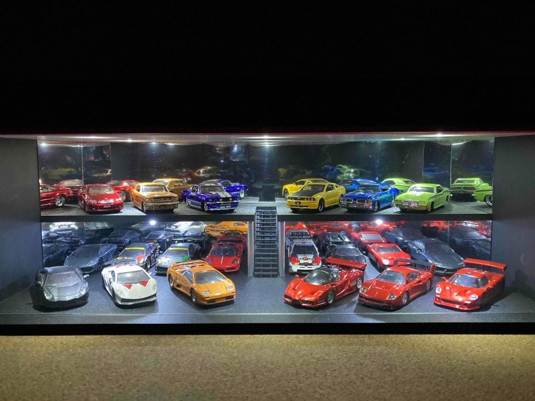 ミニカー用ジオラマ：1/64 ショールームⅣ（ワイドタイプ）最大展示台数24台！